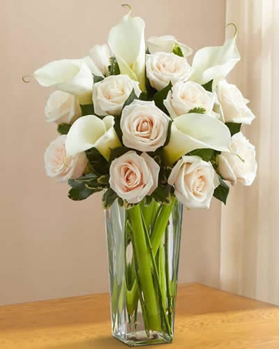 Flower Vase of Callas and Blush Roses
